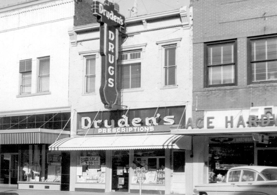 Dryden Drugs location, 504 N Dewey, NP, ca. 1960s (NPT file photo).jpg